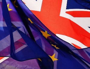 20160624_uk-eu-flags.jpg