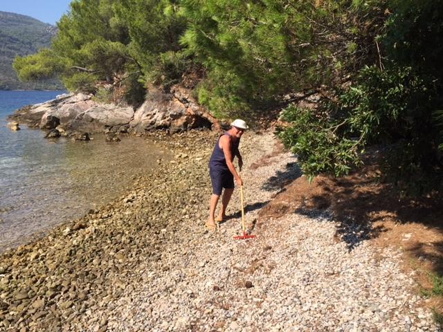 OurOcean kampanja - HoR B. Baricevic čisti obalu od morskog smeća