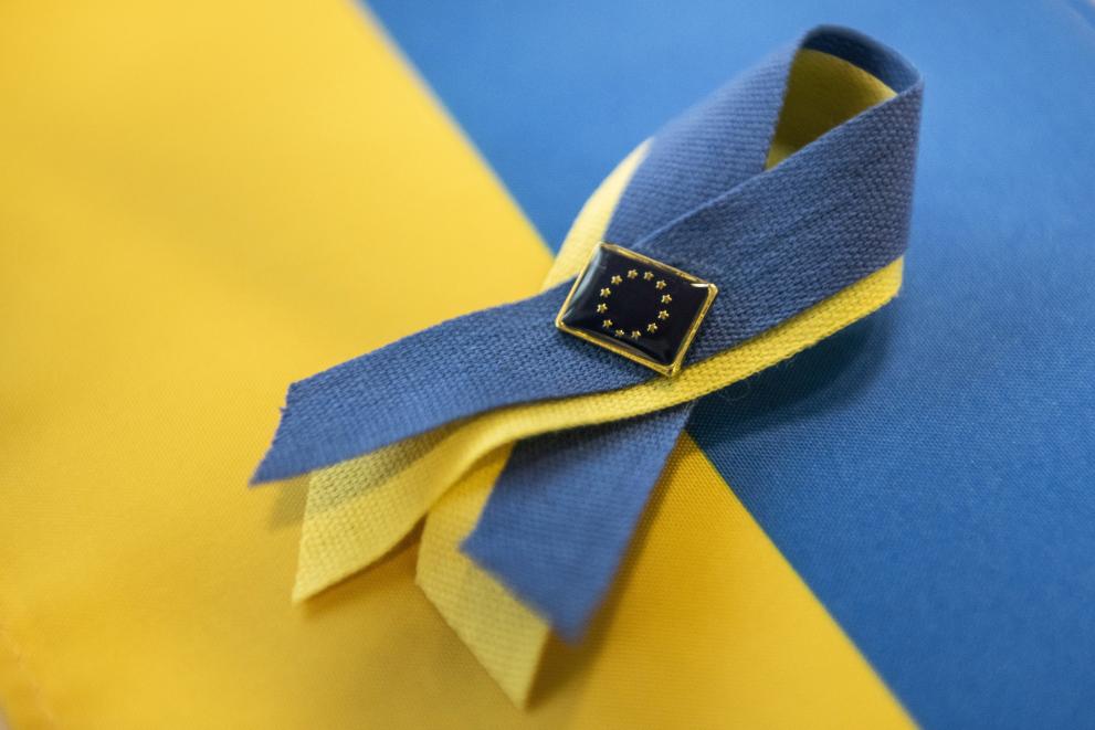 Europska investicijska banka u suradnji s Komisijom počinje s isplatom 1,59 milijardi eura pomoći Ukrajini