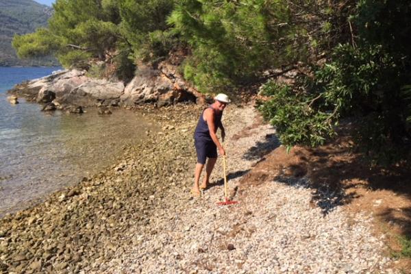 OurOcean kampanja - HoR B. Baricevic čisti obalu od morskog smeća
